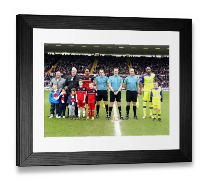 Framed Print : Npower Championship Showdown: Bristol City vs Sheffield Wednesday at Ashton Gate - April 1, 2013 Framed Print : Npower Championship Showdown: Bristol City vs Sheffield Wednesday at Ashton Gate - April 1, 2013