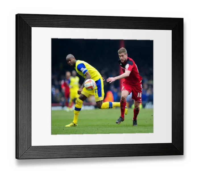Framed Print : Chasing the Win: Intense Moment as Steven Davies of Bristol City Pursues Loose Ball Against Sheffield Wednesday Framed Print : Chasing the Win: Intense Moment as Steven Davies of Bristol City Pursues Loose Ball Against Sheffield Wednesday