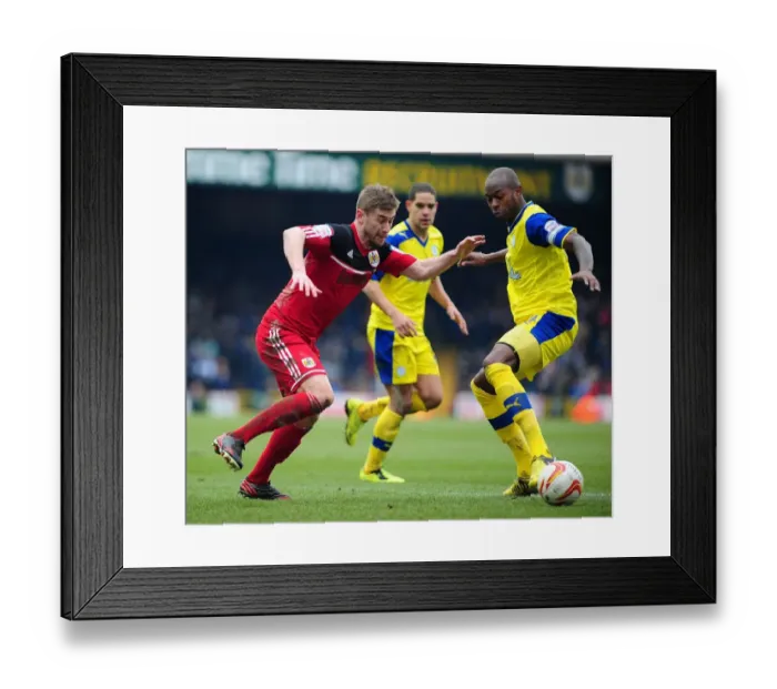 Framed Print : Steven Davies Evades Anthony Gardner: A Crucial Moment in the 2013 Bristol City vs Sheffield Wednesday Match Framed Print : Steven Davies Evades Anthony Gardner: A Crucial Moment in the 2013 Bristol City vs Sheffield Wednesday Match