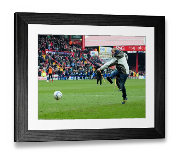Framed Print : Thrilling Penalty Shootout: Bristol City vs Sheffield Wednesday at Ashton Gate, 2013