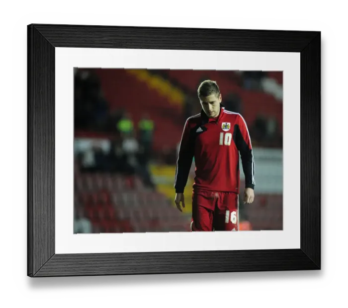 Framed Print : Bristol City's Steven Davies in Despair: Relegation Heartbreak vs Birmingham City (April 16, 2013) Framed Print : Bristol City's Steven Davies in Despair: Relegation Heartbreak vs Birmingham City (April 16, 2013)