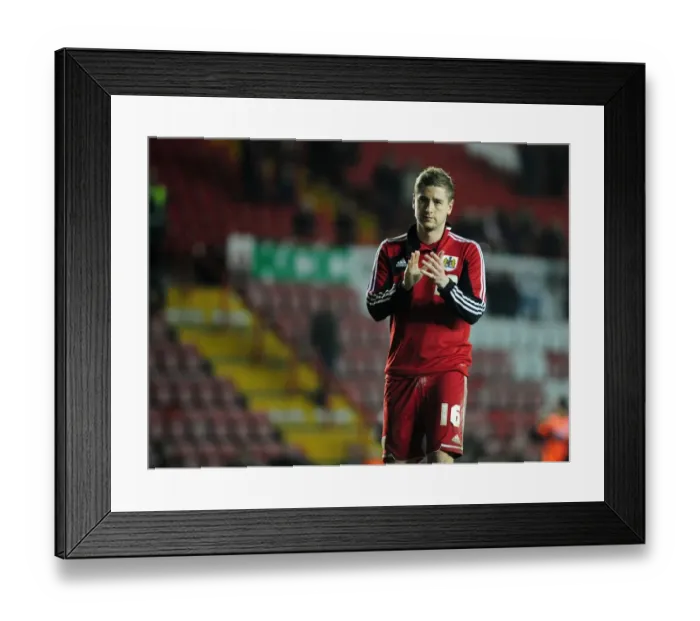 Framed Print : Bristol City's Steven Davies Celebrates with Fans Amidst the Thrills of the Npower Championship: Bristol City vs. Birmingham City (16-04-2013)