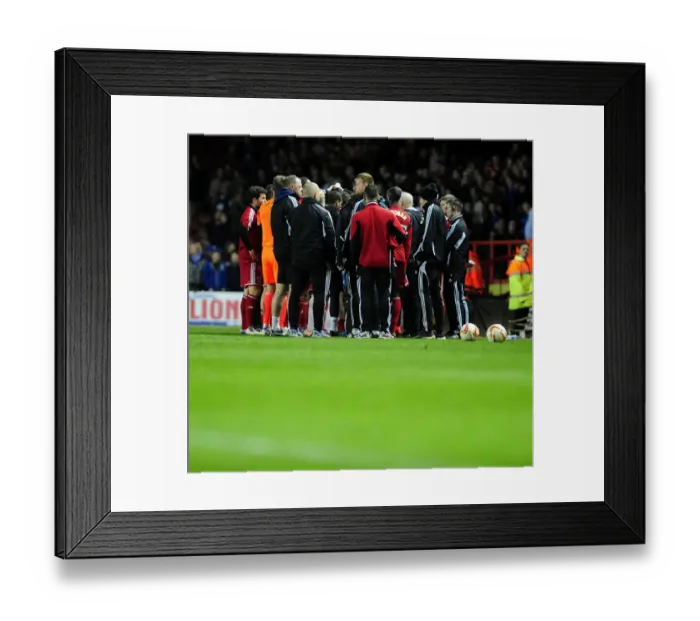 Framed Print : Bristol City Team Huddle: Unity Amidst Npower Championship Battle - Bristol City V Birmingham City (16-04-2013) Framed Print : Bristol City Team Huddle: Unity Amidst Npower Championship Battle - Bristol City V Birmingham City (16-04-2013)