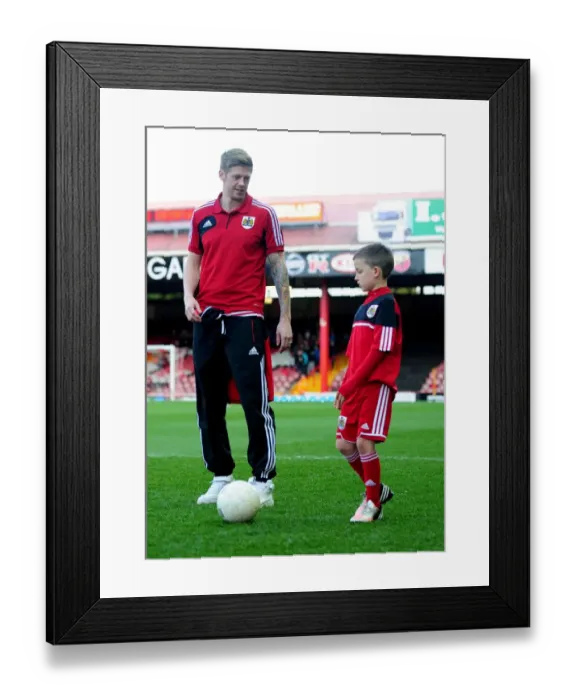 Framed Print : Jon Stead Training with Mascots: A Playful Moment at Ashton Gate before Bristol City vs Birmingham City, 2013 Framed Print : Jon Stead Training with Mascots: A Playful Moment at Ashton Gate before Bristol City vs Birmingham City, 2013
