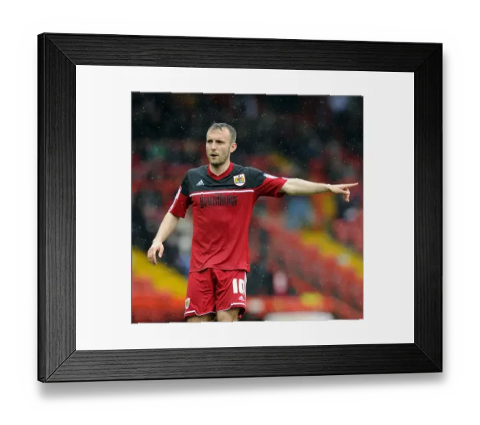 Framed Print : Bristol City's Liam Kelly in Action against Bolton Wanderers, Npower Championship (130413) Framed Print : Bristol City's Liam Kelly in Action against Bolton Wanderers, Npower Championship (130413)