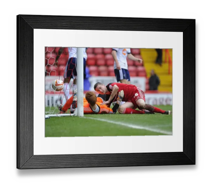 Framed Print : Bristol City's Steven Davies Scores the Game-Winning Goal Against Bolton Wanderers in Npower Championship Match, 2013 Framed Print : Bristol City's Steven Davies Scores the Game-Winning Goal Against Bolton Wanderers in Npower Championship Match, 2013