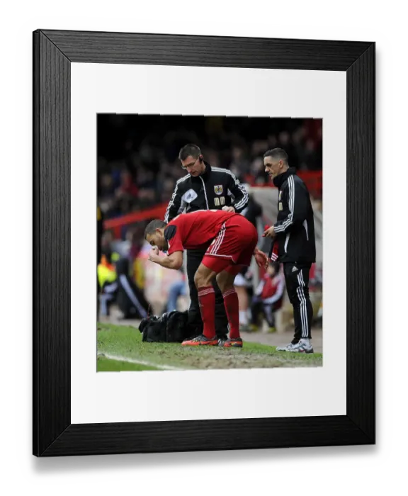 Framed Print : Bristol City's Lewin Nyatanga Suffers Horrific Facial Injury During Match Against Bolton Wanderers Framed Print : Bristol City's Lewin Nyatanga Suffers Horrific Facial Injury During Match Against Bolton Wanderers