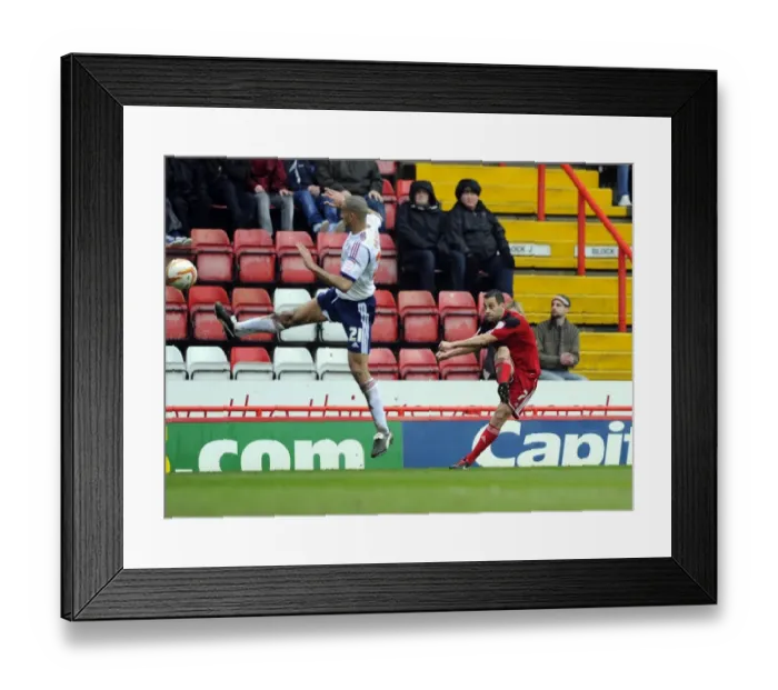 Framed Print : Bristol City's Sam Baldock Goes for Glory: A Thrilling Moment from the Npower Championship Match Against Bolton Wanderers
