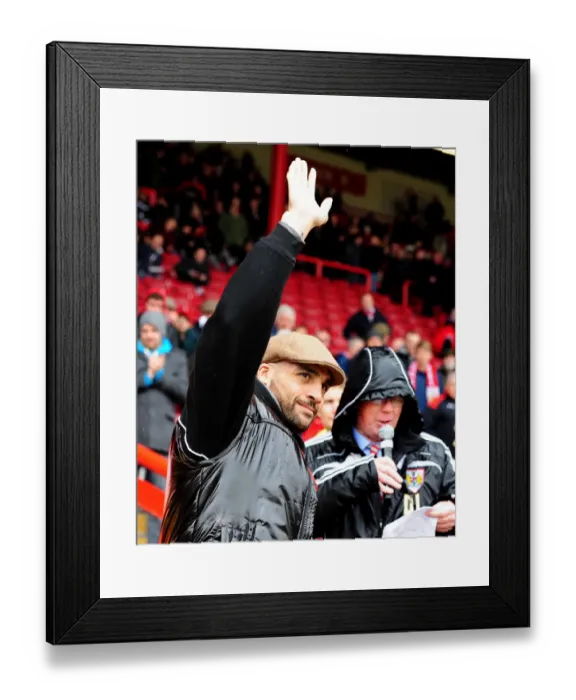 Framed Print : Bristol City vs Bolton Wanderers Clash in Npower Championship Action, April 2013 Framed Print : Bristol City vs Bolton Wanderers Clash in Npower Championship Action, April 2013