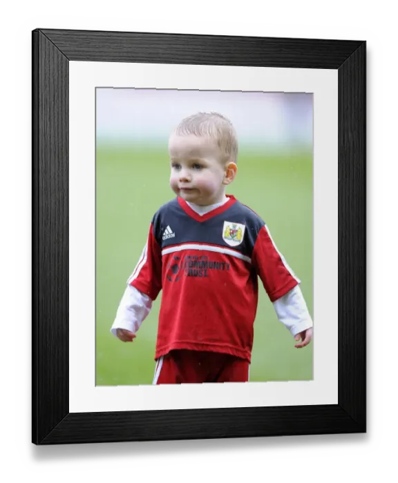 Framed Print : Bristol City vs. Bolton Wanderers: Npower Championship Showdown at Ashton Gate - 13 / 04 / 2013 Framed Print : Bristol City vs. Bolton Wanderers: Npower Championship Showdown at Ashton Gate - 13 / 04 / 2013