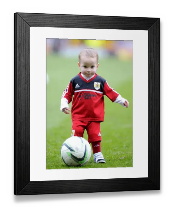 Framed Print : Npower Championship Showdown: Bristol City vs. Bolton Wanderers at Ashton Gate (13 / 04 / 2013) Framed Print : Npower Championship Showdown: Bristol City vs. Bolton Wanderers at Ashton Gate (13 / 04 / 2013)