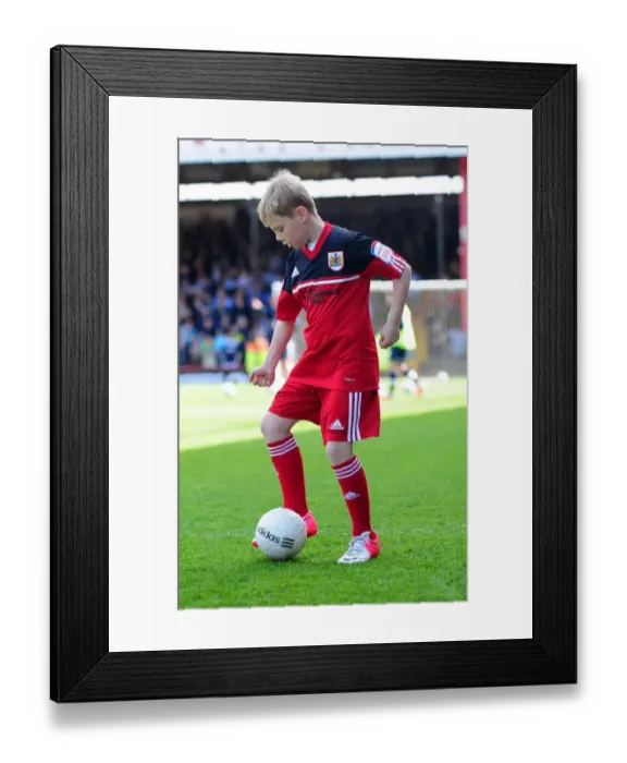 Framed Print : Thrilling Npower Championship Showdown: Bristol City vs. Huddersfield Town at Ashton Gate, 2013 Framed Print : Thrilling Npower Championship Showdown: Bristol City vs. Huddersfield Town at Ashton Gate, 2013