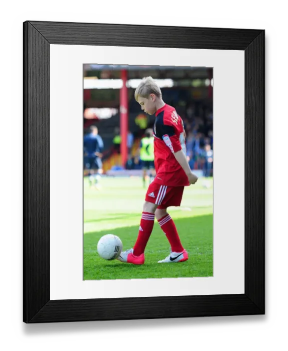 Framed Print : Bristol City vs Huddersfield Town Rivalry: A 2013 Npower Championship Showdown at Ashton Gate - Football Image Framed Print : Bristol City vs Huddersfield Town Rivalry: A 2013 Npower Championship Showdown at Ashton Gate - Football Image