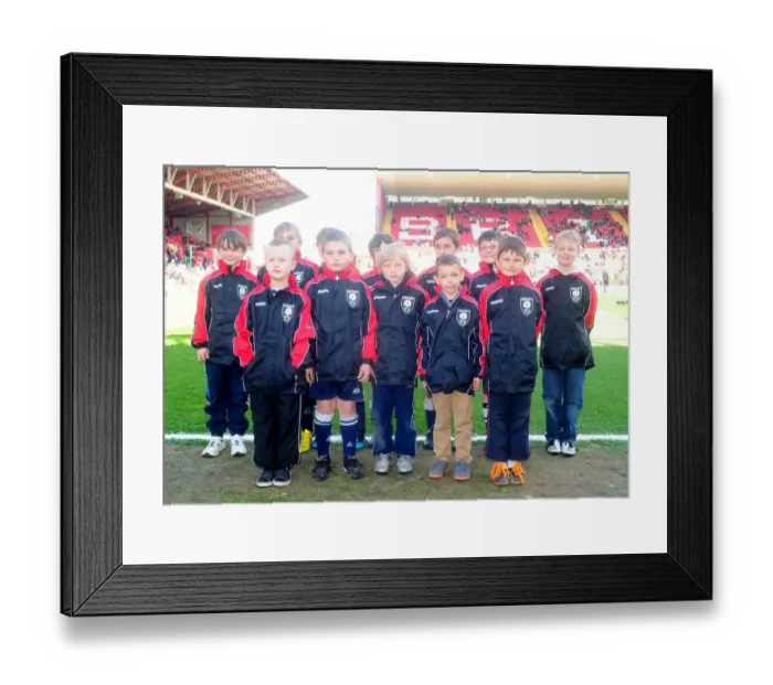 Framed Print : Bristol City vs Huddersfield Town Flag Bearers Clash, Npower Championship (2013) - Ashton Gate Framed Print : Bristol City vs Huddersfield Town Flag Bearers Clash, Npower Championship (2013) - Ashton Gate