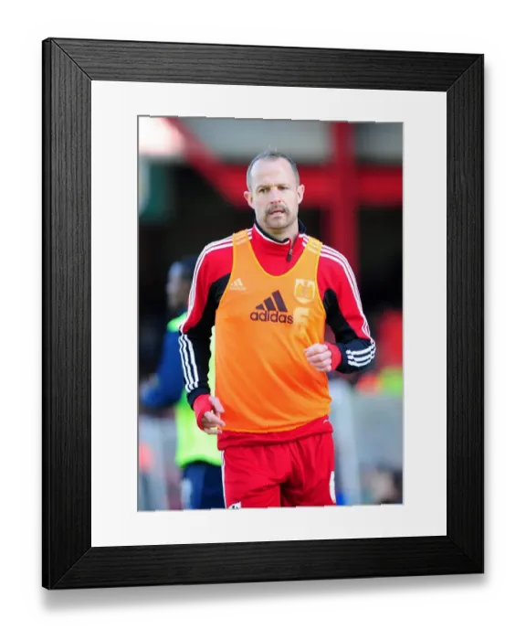 Framed Print : Bristol City's Louis Carey in Action during the Npower Championship match against Huddersfield Town at Ashton Gate, 2013 Framed Print : Bristol City's Louis Carey in Action during the Npower Championship match against Huddersfield Town at Ashton Gate, 2013