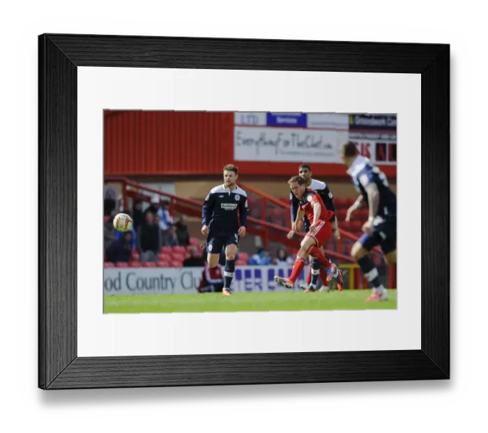 Framed Print : Neil Kilkenny in Action: Bristol City vs Huddersfield Town (Championship Clash, April 2013)