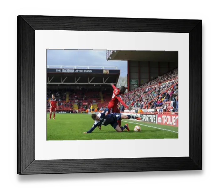 Framed Print : Bristol City vs. Huddersfield: Clash between Albert Adomah and Oliver Norwood in the npower Championship Framed Print : Bristol City vs. Huddersfield: Clash between Albert Adomah and Oliver Norwood in the npower Championship