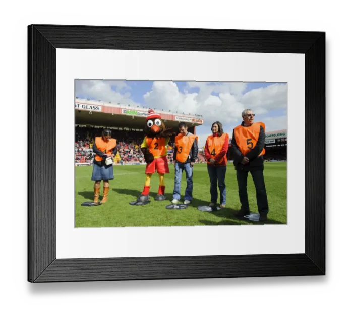 Framed Print : Bristol City FC: Community Foundation Prize Draw at Half Time vs. Huddersfield Town, npower Championship (27th April 2013) Framed Print : Bristol City FC: Community Foundation Prize Draw at Half Time vs. Huddersfield Town, npower Championship (27th April 2013)