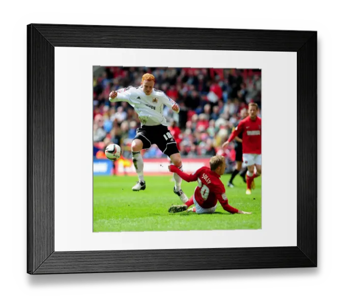Framed Print : Bristol City's Ryan Taylor Dodges Chris Solly Challenge in Npower Championship Clash Framed Print : Bristol City's Ryan Taylor Dodges Chris Solly Challenge in Npower Championship Clash