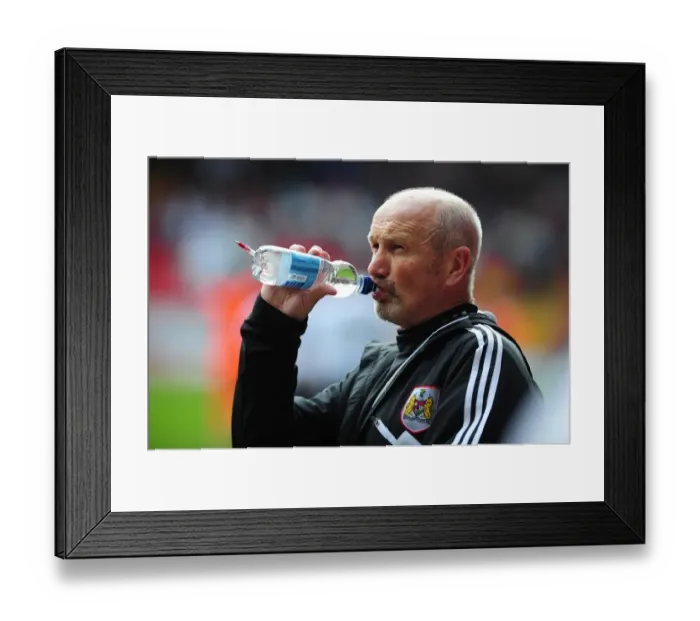 Framed Print : Richard Kelly Leads Bristol City at The Valley against Charlton Athletic (04 / 05 / 2013)