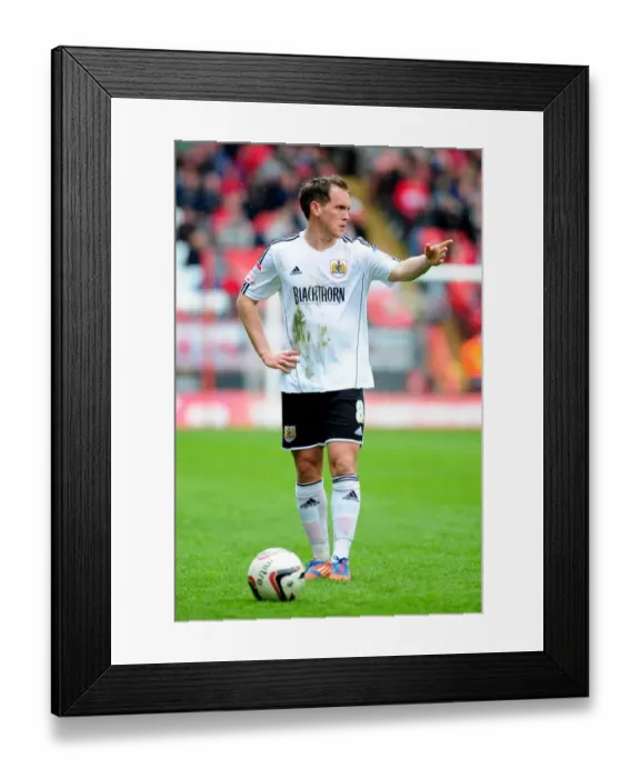 Framed Print : Determined Neil Kilkenny Leads Bristol City in Npower Championship Clash against Charlton Athletic Framed Print : Determined Neil Kilkenny Leads Bristol City in Npower Championship Clash against Charlton Athletic