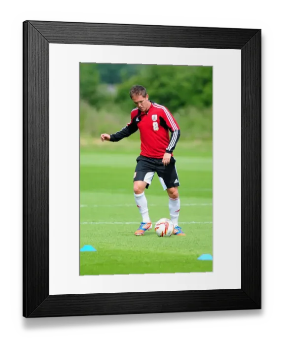 Framed Print : Bristol City Football Club: Neil Kilkenny Leads Pre-Season Training, June 2013