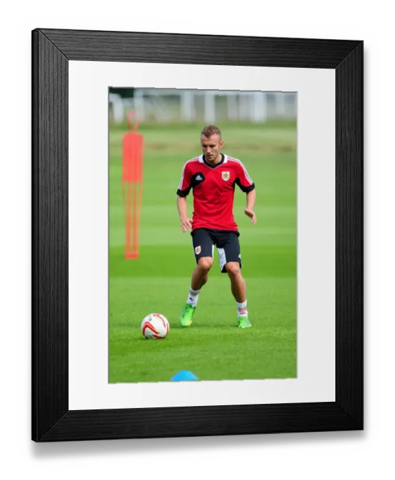 Framed Print : Bristol City's Liam Kelly in Pre-Season Training Framed Print : Bristol City's Liam Kelly in Pre-Season Training