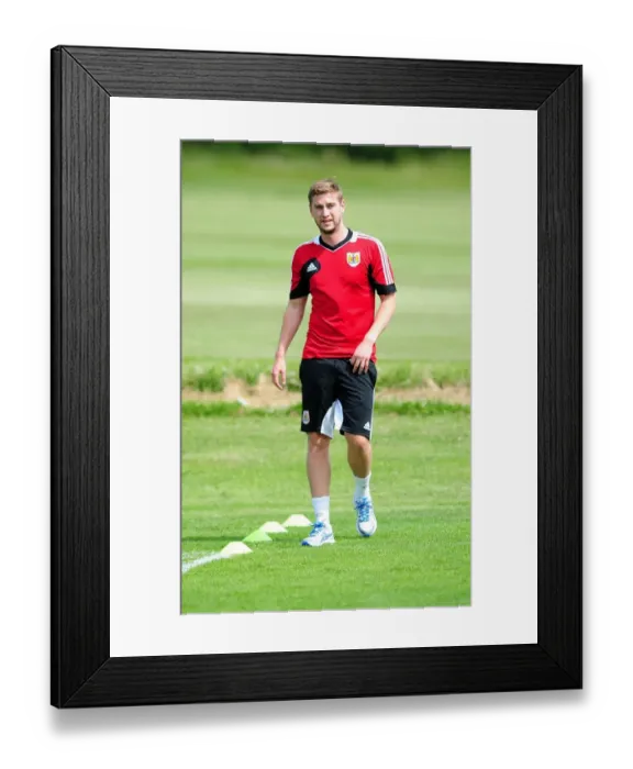 Framed Print : Bristol City FC: Steven Davies at Pre-Season Training, June 2013
