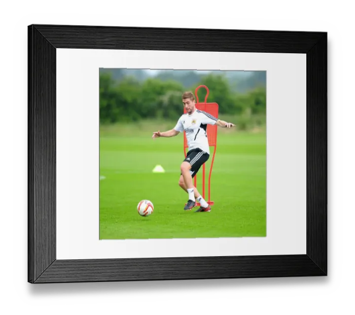 Framed Print : Bristol City's Steven Davies at Pre-Season Training (June 2013) Framed Print : Bristol City's Steven Davies at Pre-Season Training (June 2013)