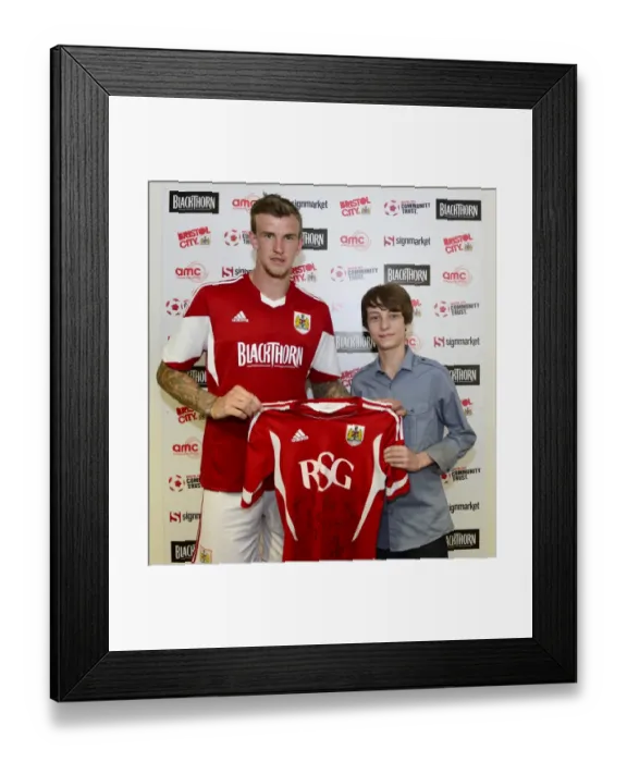 Framed Print : Clash of the Titans: Bristol City vs Glasgow Rangers (July 13, 2013)