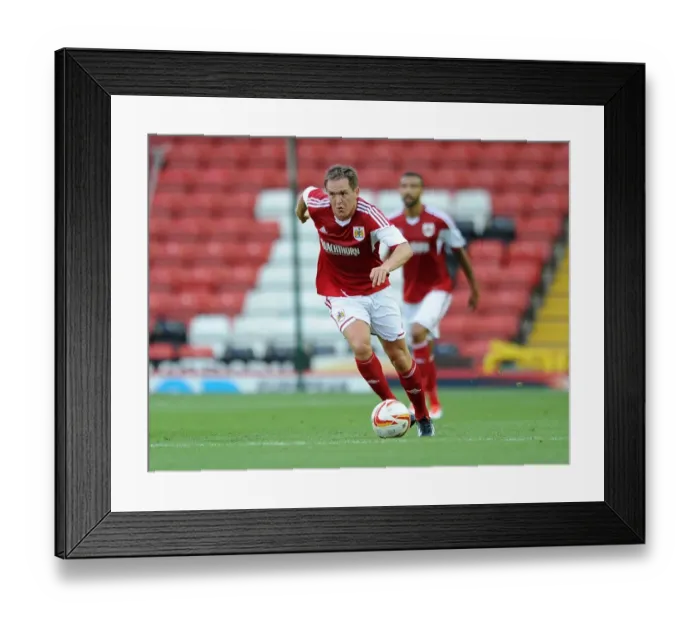 Framed Print : Bristol City vs Reading: Neil Kilkenny in Action