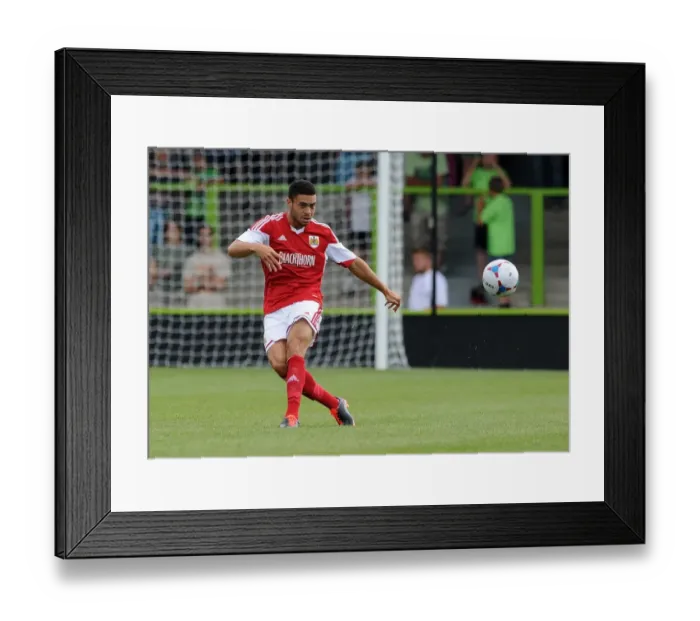 Framed Print : Bobby Reid in Action: Forest Green Rovers vs. Bristol City, 2013 Framed Print : Bobby Reid in Action: Forest Green Rovers vs. Bristol City, 2013