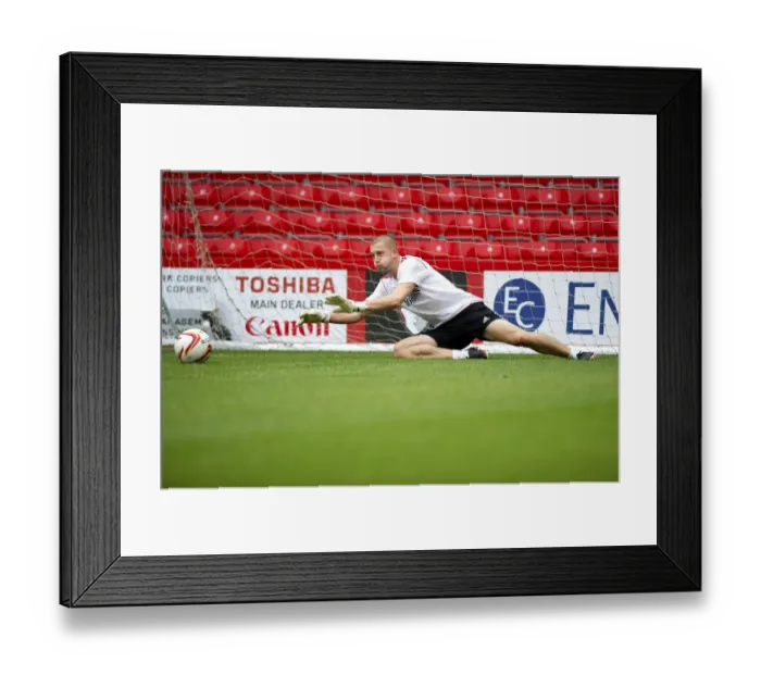 Framed Print : Bristol City's Frank Fielding in Action at Pre-Season Friendly Against Bournemouth (2013) Framed Print : Bristol City's Frank Fielding in Action at Pre-Season Friendly Against Bournemouth (2013)