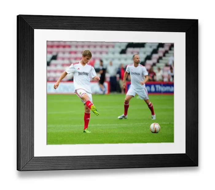 Framed Print : Bristol City's Joe Bryan in Action Against Bournemouth, 2013