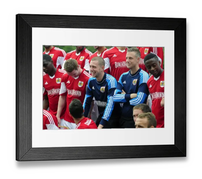 Framed Print : Bristol City FC: A Light-Hearted Moment at the Avon Gorge Hotel - Frank Fielding Laughs