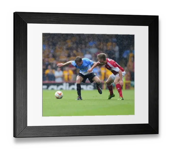 Framed Print : Bristol City vs Bradford City: Joe Bryan vs Stephen Darby Clash at Ashton Gate, Sky Bet League One