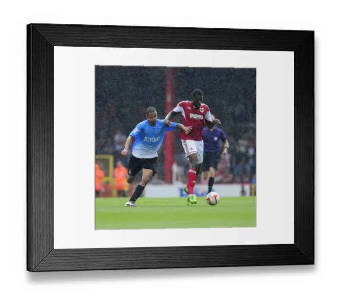 Framed Print : Intense Rivalry: Emmanuel-Thomas vs Meredith, Bristol City vs Bradford City