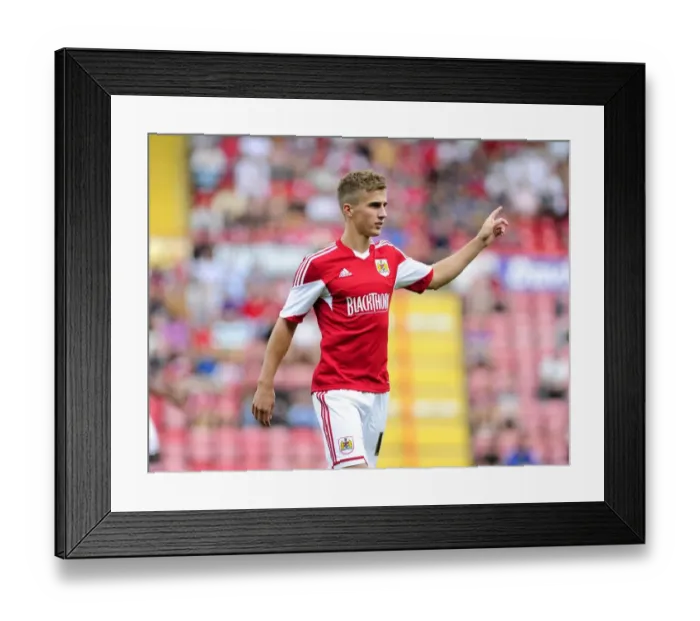 Framed Print : Bristol City vs Bradford City: Joe Bryan in Action at Ashton Gate, 2013 Framed Print : Bristol City vs Bradford City: Joe Bryan in Action at Ashton Gate, 2013