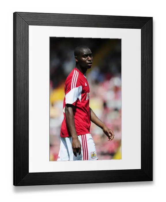 Framed Print : Determination and Focus: Jordan Wynter in Action for Bristol City vs Bradford City, August 2013 Framed Print : Determination and Focus: Jordan Wynter in Action for Bristol City vs Bradford City, August 2013