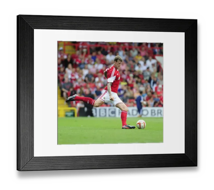 Framed Print : Aden Flint in Action: Bristol City vs Bradford City, August 2013 Framed Print : Aden Flint in Action: Bristol City vs Bradford City, August 2013