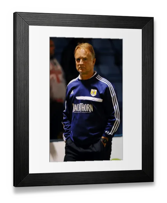 Framed Print : Sean O'Driscoll Leads Bristol City in Capital One Cup Battle at Gillingham, August 2013 Framed Print : Sean O'Driscoll Leads Bristol City in Capital One Cup Battle at Gillingham, August 2013