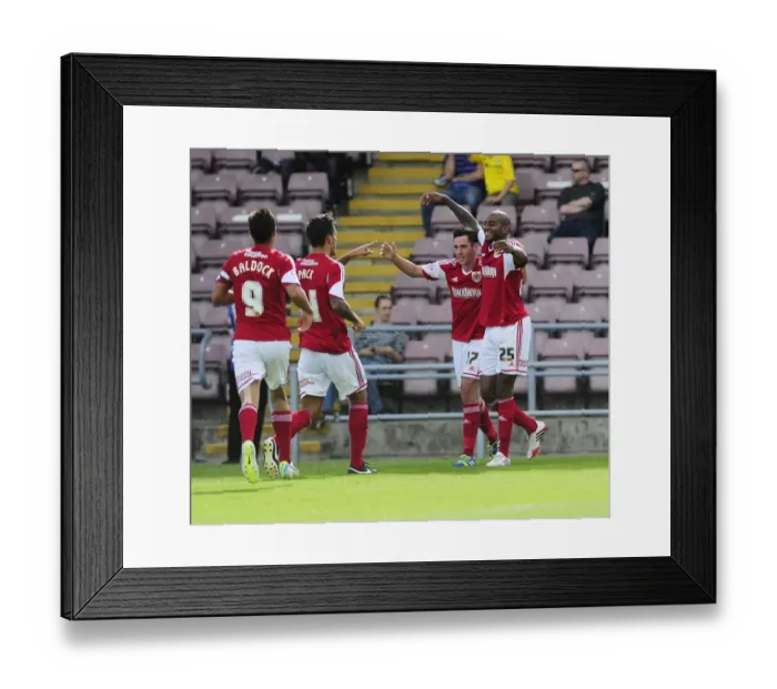 Framed Print : Marvin Elliott Scores the Winning Goal for Bristol City against Coventry Framed Print : Marvin Elliott Scores the Winning Goal for Bristol City against Coventry