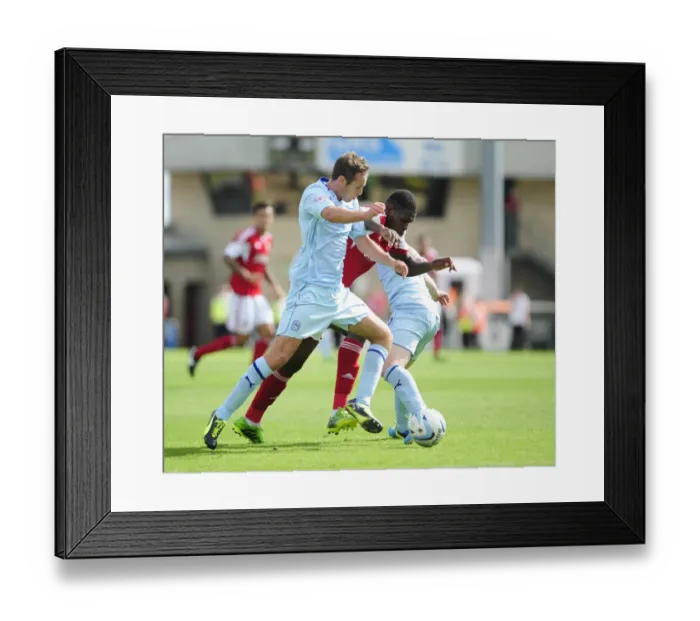 Framed Print : Jay Emmanuel-Thomas Tries to Break Through Coventry Defense, Sky Bet League One, 2013