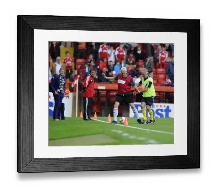 Framed Print : Sky Bet League One Showdown: Bristol City vs Wolves at Ashton Gate, 2013 Framed Print : Sky Bet League One Showdown: Bristol City vs Wolves at Ashton Gate, 2013