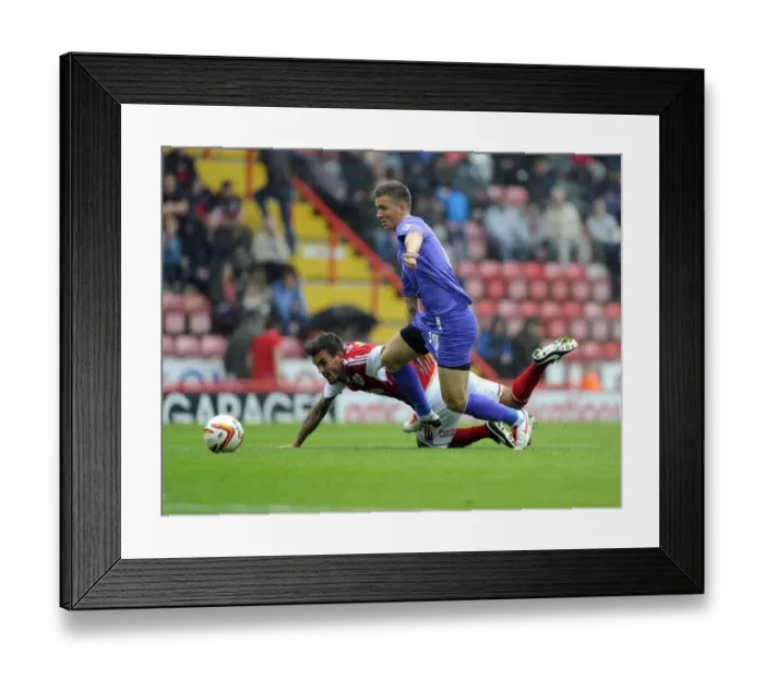 Framed Print : Bristol City vs Wolves: Marlon Pack vs Lee Evans Battle for Possession Framed Print : Bristol City vs Wolves: Marlon Pack vs Lee Evans Battle for Possession