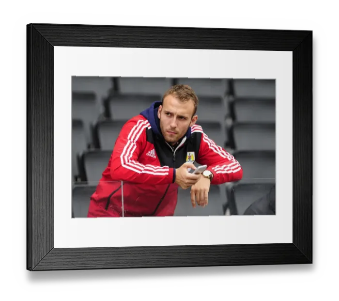 Framed Print : Bristol City's Liam Kelly in Action at Milton Keynes Dons vs. Bristol City, Sky Bet League One, August 24, 2013 Framed Print : Bristol City's Liam Kelly in Action at Milton Keynes Dons vs. Bristol City, Sky Bet League One, August 24, 2013