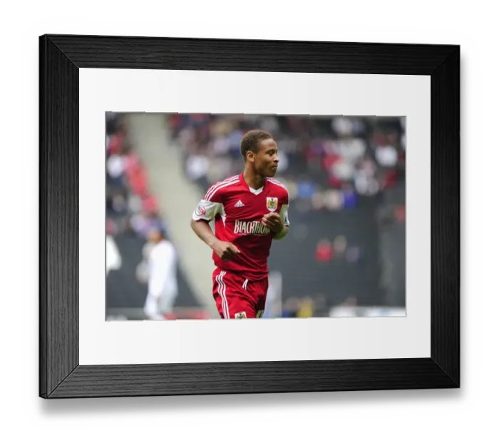 Framed Print : Bobby Reid in Action: Milton Keynes Dons vs. Bristol City, Sky Bet League One, 2013