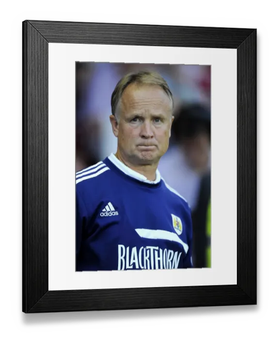 Framed Print : Sean O'Driscoll Leads Bristol City in Bristol Derby of Johnstone's Paint Trophy (First Round)