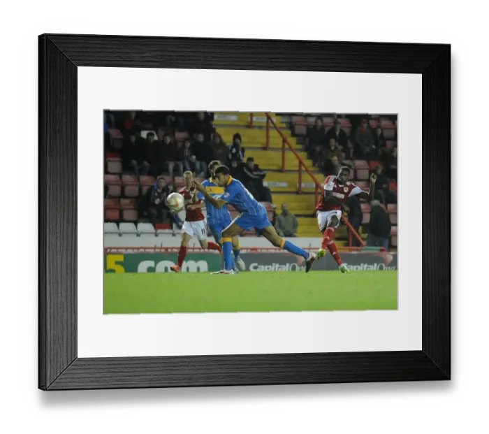 Framed Print : Bristol City's Jay Emmanuel-Thomas Goes for Glory Against Shrewsbury Town, 17 September 2013