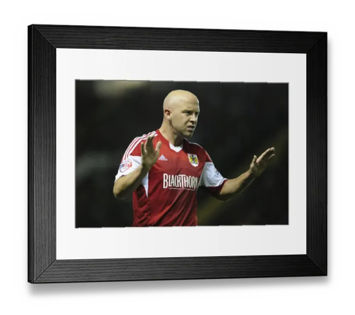Framed Print : James O'Connor in Action: Bristol City vs Shrewsbury Town, September 13, 2013 Framed Print : James O'Connor in Action: Bristol City vs Shrewsbury Town, September 13, 2013